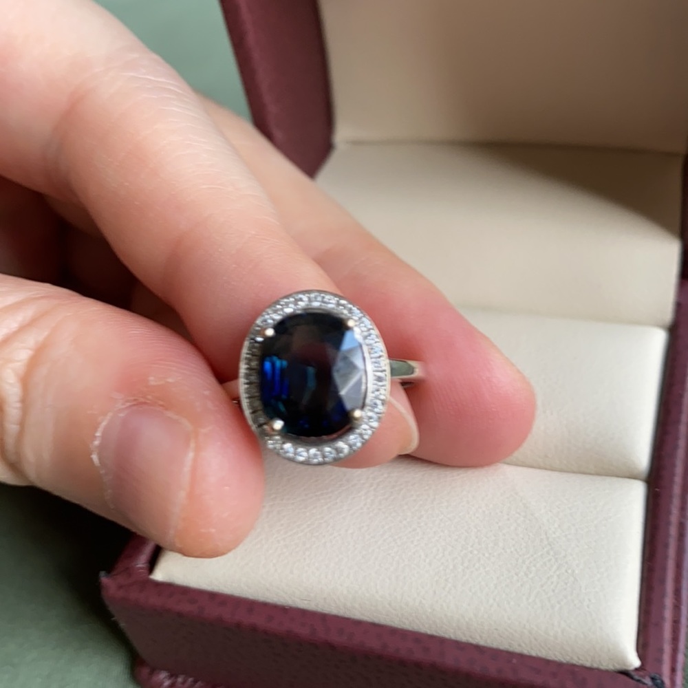 GIA certified 3.18ct Blue Sapphire ring in 18kgold